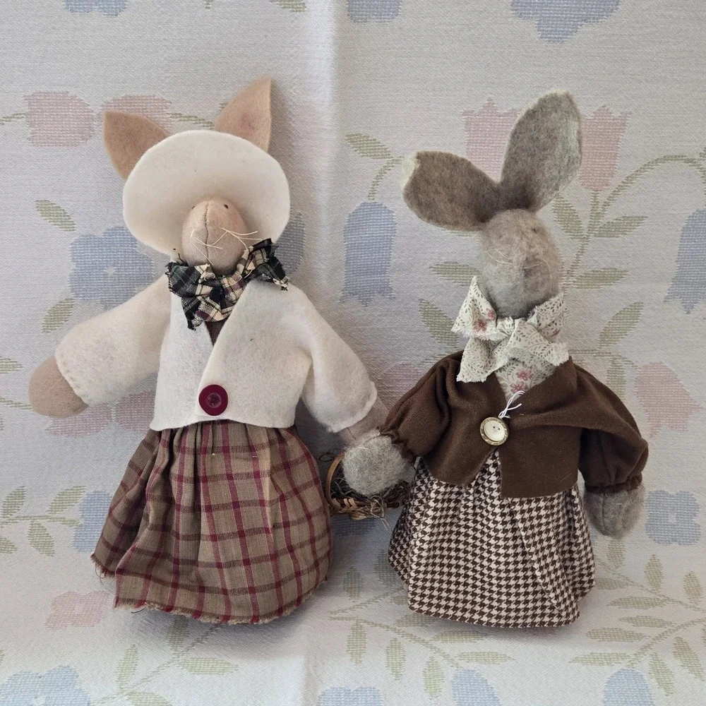 Folk Art Bunny Dolls Handmade Felt Easter Basket Primitive 13